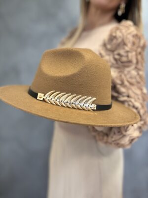 Cappello con foglia d'oro